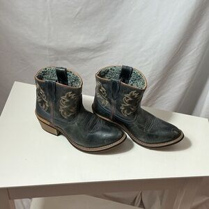 Laredo Western Short Shaft Leather Ankle Boots